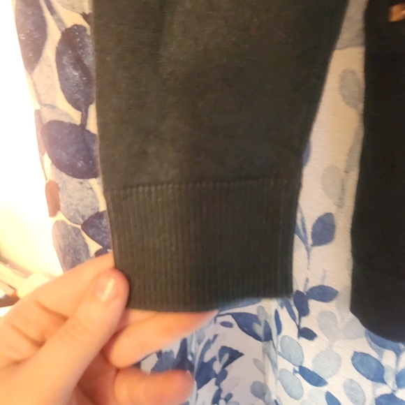 Michael Michael Kors Women's Green Turtleneck Sweater with Gold Accents Size M - Picture 5 of 6